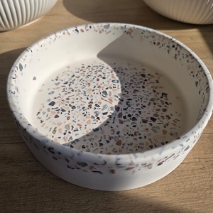 Bol rotund , margini drepte Terrazzo, Casă & Stil de viață, Accesorii pentru decorat casa, Decorațiuni de masă și decorațiuni pentru rafturi , Boluri din ceramică, boluri decorative, Turnare în gips, ARTYNOS
