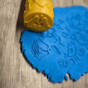 Cilindru de modelare cu motive florale de primăvară � Pentru modelarea plastilinei și a prăjiturilor � Imprimat 3D -  - Artynos.ro