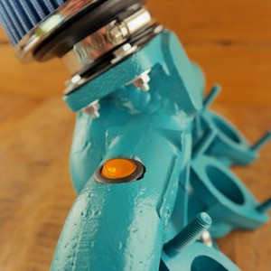 Lampă de masă realizată din piese de mașină - casă & stil de viață - lămpi și corpuri de iluminat - lampă de ambianță - Artynos.ro