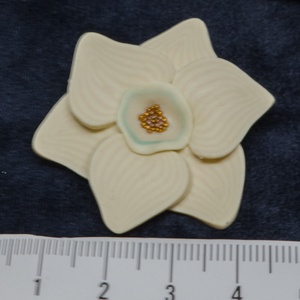 Broșă mărțișor Narcisă - bijuterii - broșe - Artynos.ro