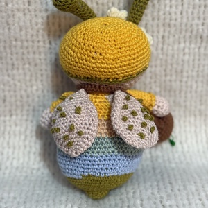 Jucărie Croșetată Albinuță - jucării și echipamente pentru copii - plușuri - figurine de pluș - Artynos.ro