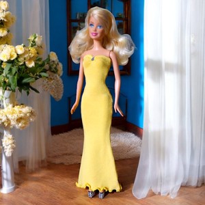 Rochie Barbie galbena in stil „sirena”, cu cristale – rochie pentru papusi de tip Barbie (a002cs), Jucarii si echipamente pentru copii, Jucarii si accesorii pentru copii, Haine de Barbie, Cusatura, Aceasta rochie de seara scurta, in stil sirena, potrivita pentru ocazii speciale, este confectionat..., ARTYNOS