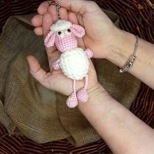 Breloc crosetat cu miel - Artynos.ro