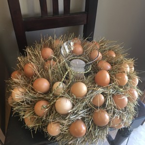 Decor de masă Coroană de ouă de primăvară cu lumânare și vază - decor de masă exclusiv -  - Artynos.ro
