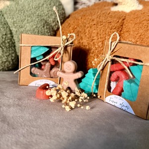 Ceară parfumată în formă de Crăciun din ceară de soia cu aromă de vin fiert sau plăcintă cu mere fierbinți - crăciun - decorațiuni de crăciun de casă - lumânări parfumate de crăciun - Artynos.ro