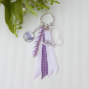 Breloc, ornament pentru geanta - Lavanda cu fluture violet/alb - Artynos.ro