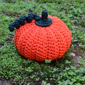 Dovleac mare crosetat (portocaliu) pentru Halloween, , , Dovleac crosetat din fire de bumbac 4mm, umplut cu ziar (in interiorul panzei).
Greutate: intre 500..., ARTYNOS