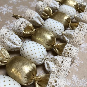 Bomboane textile de salon / set de 10/ - crăciun - decorațiuni de crăciun de casă - figurine pentru pomul de crăciun - Artynos.ro