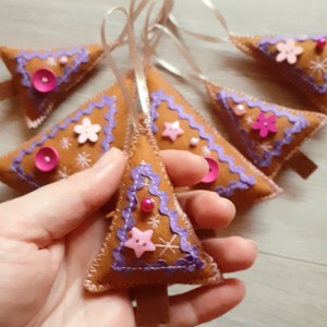 Ornamente din fetru cu model de turtă dulce -  - Artynos.ro