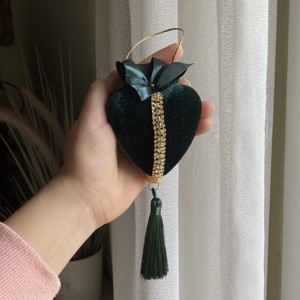 Ornament în formă de inimă -  - Artynos.ro