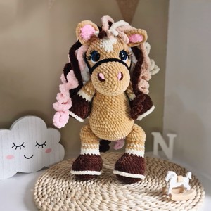 Poni fetita crosetat - Artynos.ro