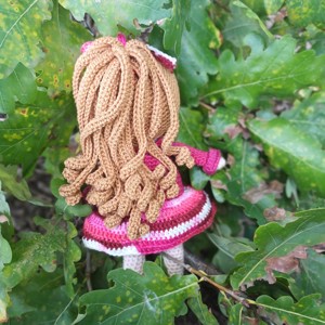 Autumn Rose, păpușă croșetată -  - Artynos.ro