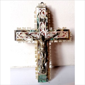 Frumoasă cruce cu incrustări din scoici, crucifixul lui Iisus - casă & stil de viață - accesorii religioase - cruce - Artynos.ro