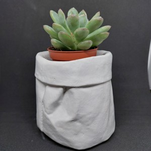 Beton gri colorat sac încrețit în formă de ghiveci de beton plantator plantator -  - Artynos.ro