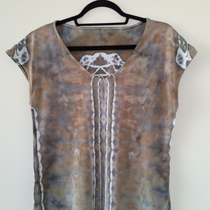 Olive Bloom - Tricou modal vopsit manual, unicat - îmbrăcăminte și modă - haine damă - tricou și top de damă - Artynos.ro