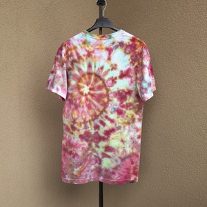 Tricou roz multicolor bumbac unicat vopsit manual - îmbrăcăminte și modă - haine damă - tricou și top de damă - Artynos.ro