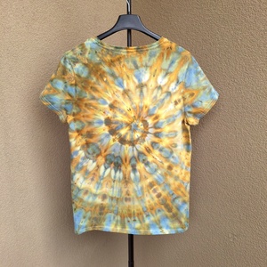 Tricou spirală aurie bumbac unicat vopsit manual - îmbrăcăminte și modă - haine damă - tricou și top de damă - Artynos.ro