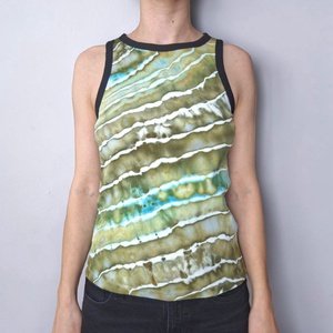 [M] Top de vară unicat verde măsliniu forme naturale - îmbrăcăminte și modă - haine damă - tricou și top de damă - Artynos.ro