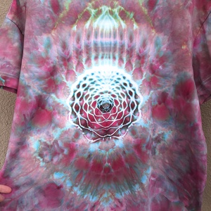 [S-M] Tricou vopsit manual unicat mandala roz zmeură - îmbrăcăminte și modă - haine damă - tricou și top de damă - Artynos.ro