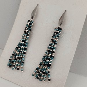 Cercei lungi, , , Cercei japonezi din margele de sticla. Lungime 5,3 centimetri, cu un carlig din otel inoxidabil pen..., ARTYNOS