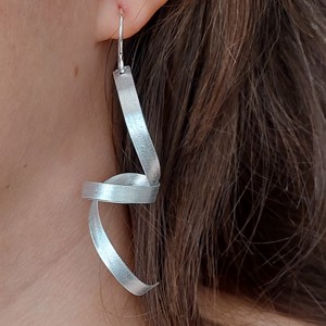 CERCEI MINIMALI DIN ALUMINIU - bijuterii - cercei lungi - Artynos.ro CERCEI MINIMALI DIN ALUMINIU - bijuterii - cercei lungi - Artynos.ro