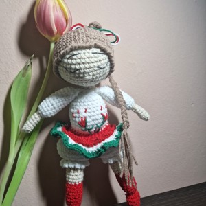 Păpușă fată maghiară - jucării și echipamente pentru copii - plușuri - păpușă croșetată, păpușă de pluș - Artynos.ro