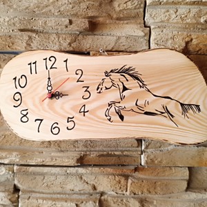 Ceas de perete din lemn cu cal -  - Artynos.ro
