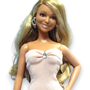 O NOUĂ CULOARE! Rochie elegantă de culoare piersică, cu o piatră prețioasă în formă de picătură � rochie pentru păpuși de tip Barbie  (a023bc) -  - Artynos.ro