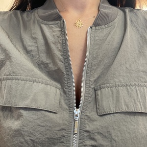 Colier float pendant cu soare, Bijuterii, Coliere, Pandativ, Confectionarea bijuteriilor, Colier pe guta transparenta cu soare din argint suflat cu aur, inchizatoarea din ag suflat cu aur.
..., ARTYNOS