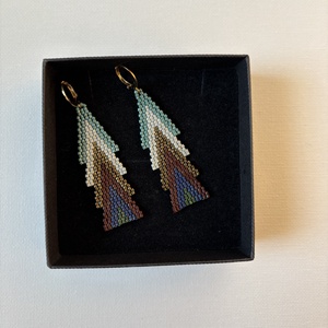 Cercei braduti din margele Craciun - bijuterii - cercei - cercei din mărgele - Artynos.ro