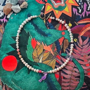 Colier perle de cultura si detalii colorate - bijuterii - coliere - coliere cu pandative - Artynos.ro