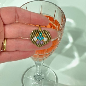 Cercei inima auriu, Bijuterii, Cercei, Cercei din margele, Confectionarea bijuteriilor, Cercei delicati in forma de inima cu floricele cusuti din margele miyuki una cate una.
Tortitele su..., ARTYNOS