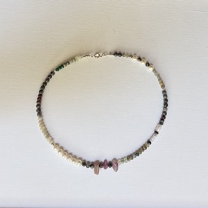 Colier mix pietre semipretioase, Bijuterii, Coliere, Coliere din perle, Confectionarea bijuteriilor, Colier la baza gatului din pietre semipretioase: labradorit, turmalina, jad, opal, cuart, granat, a..., ARTYNOS