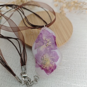 Pandantiv cu mini trandafir natural � cadou romantic pentru femei - Artynos.ro