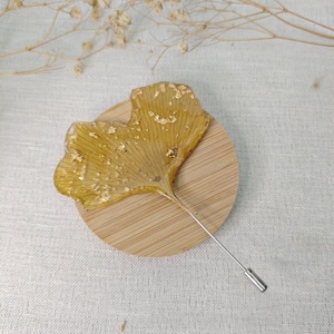 Broșă cu frunză de Ginkgo Biloba � Bijuterie inspirată din natură, cadou pentru femei - bijuterii - broșe - Artynos.ro