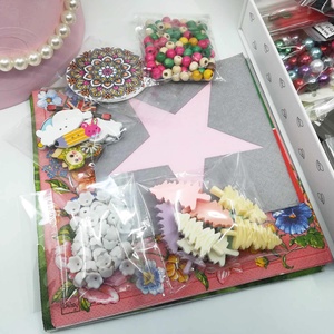 Lichidare de stoc - Lot 4 de furnituri si diverse materiale - accessorii și unelte - materie primă mixtă - alte materiale - Artynos.ro