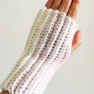 Manusi fara degete crosetate manual - îmbrăcăminte și modă - curele și catarame artizanale - alte accesorii - Artynos.ro