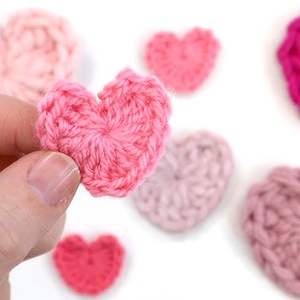 Inimioare crosetate - aplicatii, Casa & Stil de viata, Decoratiuni de casa, Decoratiuni de masa si rafturi, Sticle ornamentale, Crosetat, ARTYNOS