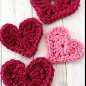 Inimi crosetate manual, Casa & Stil de viata, Decoratiuni de casa, Decoratiuni de masa si rafturi, Sticle ornamentale, Arta de sticla, Crosetat, ARTYNOS