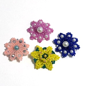 Brose finute tesute - bijuterii - broșe - Artynos.ro