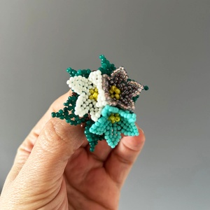 Brose lucrate cu margele toho , Bijuterii, Brose, Confectionarea bijuteriilor, ARTYNOS