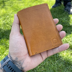 Portofel din piele naturala lucrat integral manual in Romania - geantă și husă - portofele, huse, suporturi - portofel - portofel bărbați - Artynos.ro
