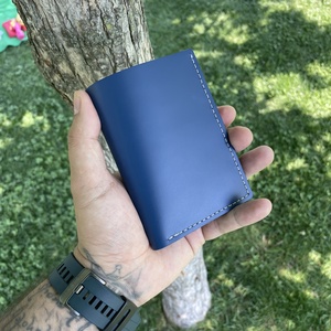 Portofel din piele naturala lucrat integral manual in Romania - geantă și husă - portofele, huse, suporturi - portofel - portofel bărbați - Artynos.ro
