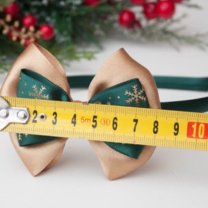 Cravată de păr cu panglică de Crăciun - auriu/verde închis - crăciun - îmbrăcăminte de crăciun - Artynos.ro Cravată de păr cu panglică de Crăciun - auriu/verde închis - crăciun - îmbrăcăminte de crăciun - Artynos.ro