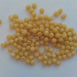 Margele cehe din sticla fatetata - 3mm - 100 buc / pachet - bej - Artynos.ro