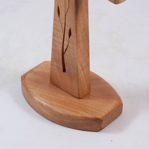 Cruce de lemn pe piedestal cu model, cruce de masă -  - Artynos.ro