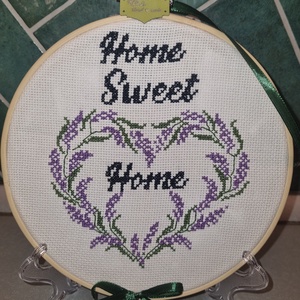 Levendulás falikép - arte vizuale și accesorii  - imagini cu broderii - broderii în cruciuliță pe țesătură - Artynos.ro