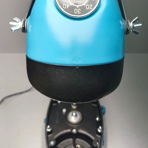 Lampa de birou realizata din piese de motocicleta., Casa & Stil de viata, Lampi si corpuri de iluminat, Lampa de masa, Altele, ARTYNOS