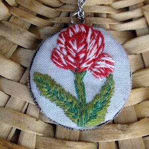 Pandantiv brodat-Rembrandt tulip - bijuterii - coliere - pandativ - Artynos.ro