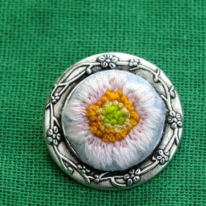 Brosa brodata-Roz flower - bijuterii - broșă, insigne - agrafe haine și pantofi - Artynos.ro